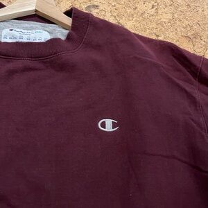 📌 Champion Maroon Sweatshirt